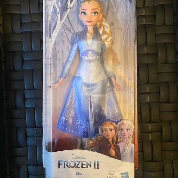 NEW Disney's Frozen 2 Elsa Frozen Shimmer Fashion Doll - Picture 1 of 2
